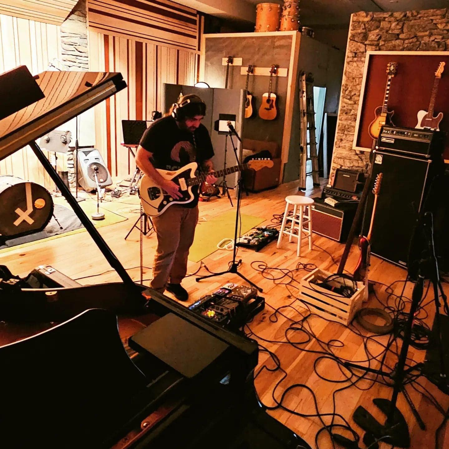 Studio Live Room Guitar